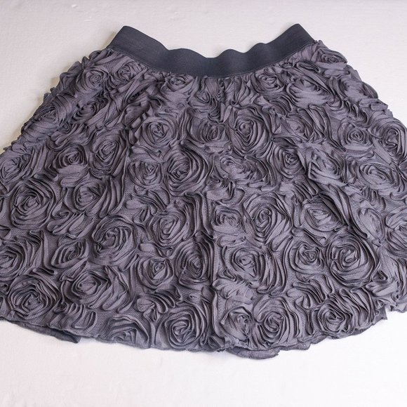 EUC - Promod rosette skirt - M - Picture 2 of 4